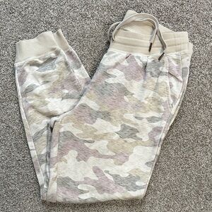Old Navy Women’s Camouflage Jogger Pants